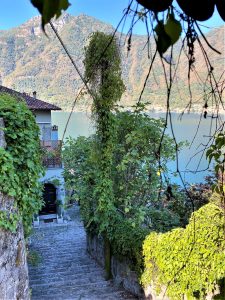 Ancient house with lake view in Nesso