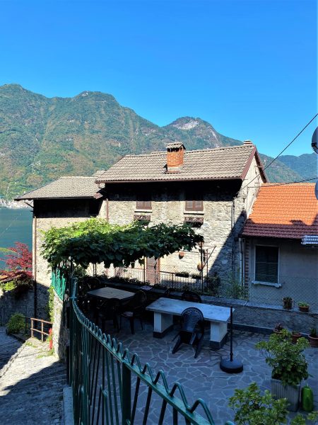 Ancient house with lake view in Nesso