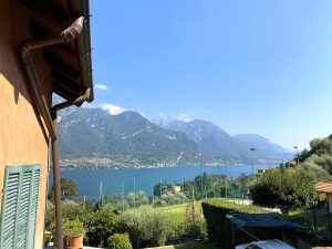 Beautiful house with lake view in Limonta