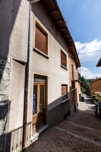 Large house in the town center in Magreglio