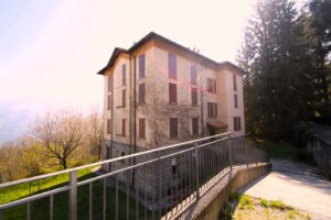 Palazzo con otto appartamenti a Magreglio