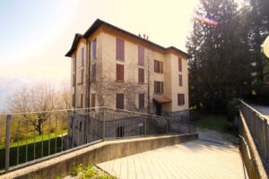 Palazzo con otto appartamenti a Magreglio