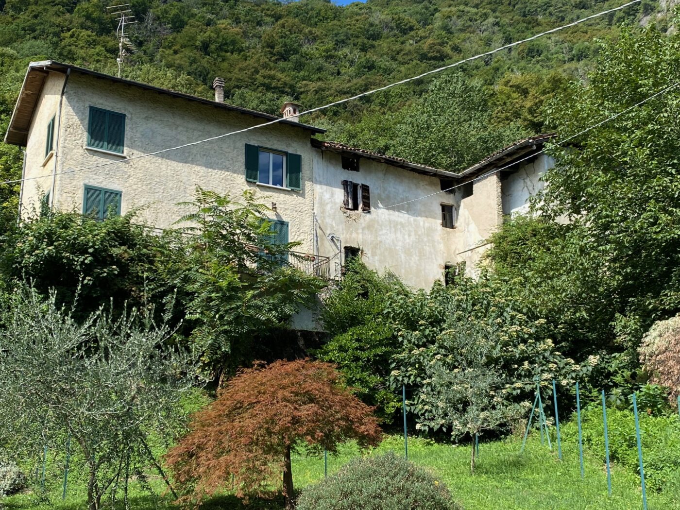 Oliveto Lario, Limonta hamlet – spacious rustic property with lake view