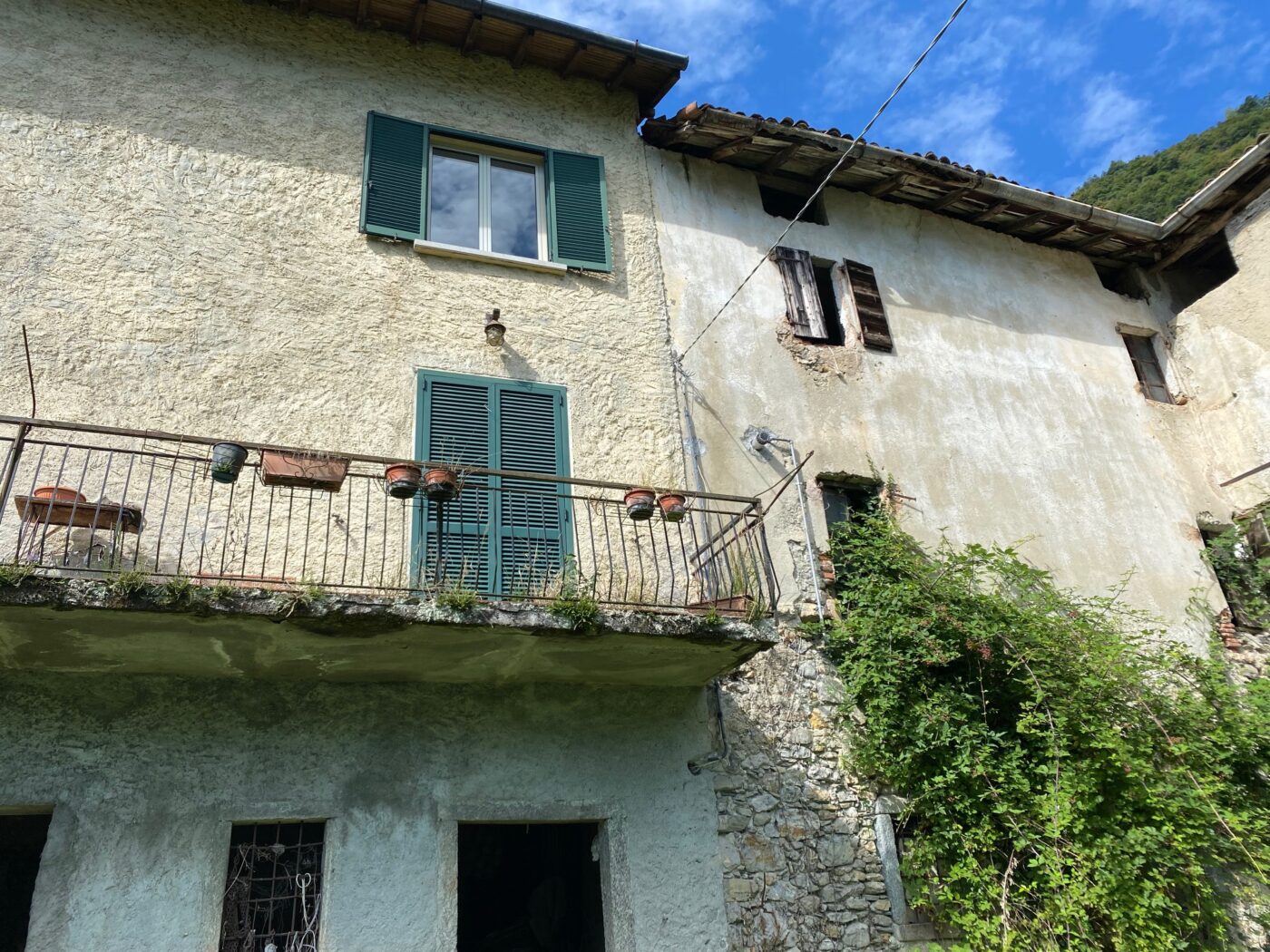 Oliveto Lario, Limonta hamlet – spacious rustic property with lake view