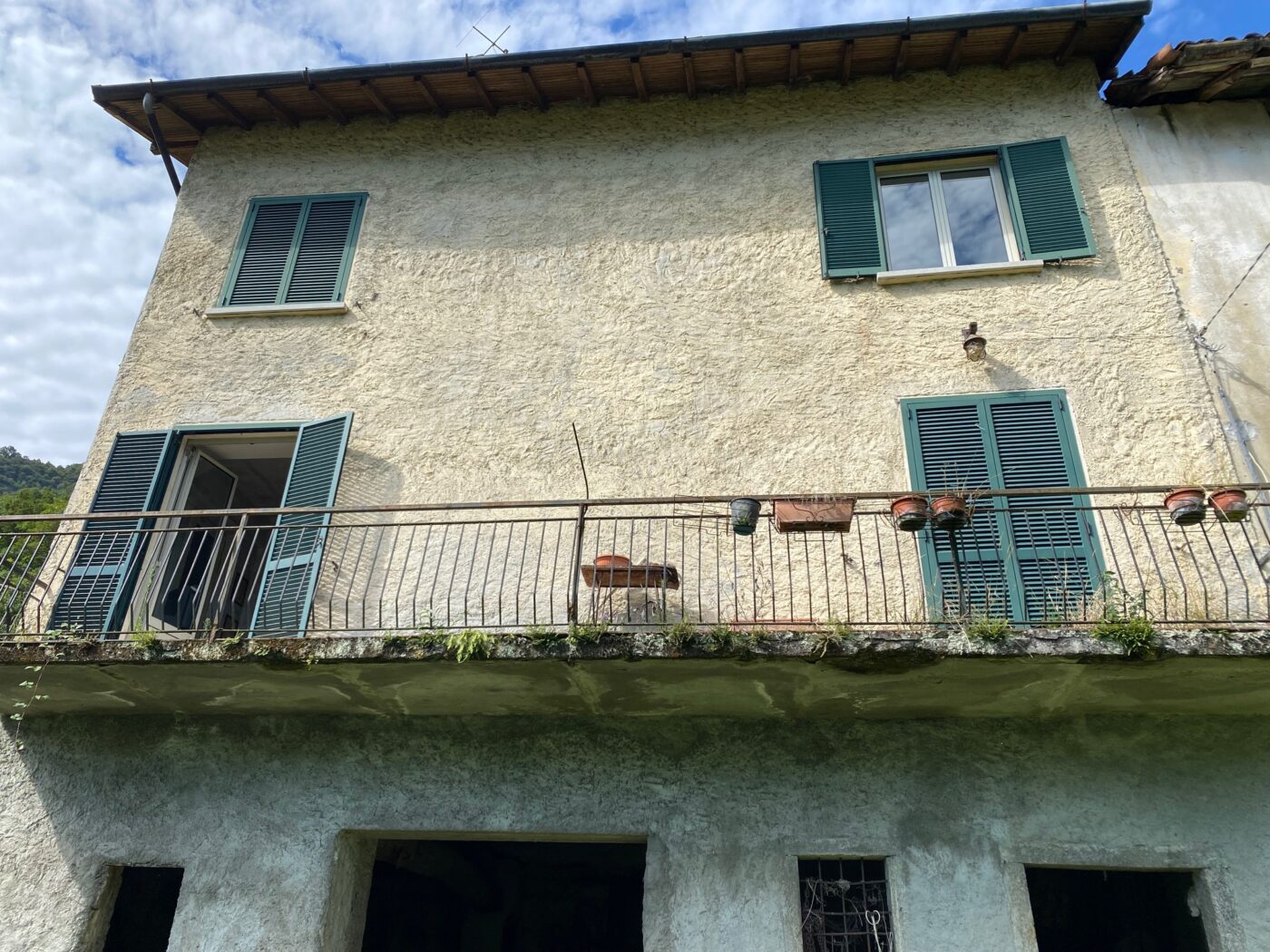 Oliveto Lario, Limonta hamlet – spacious rustic property with lake view