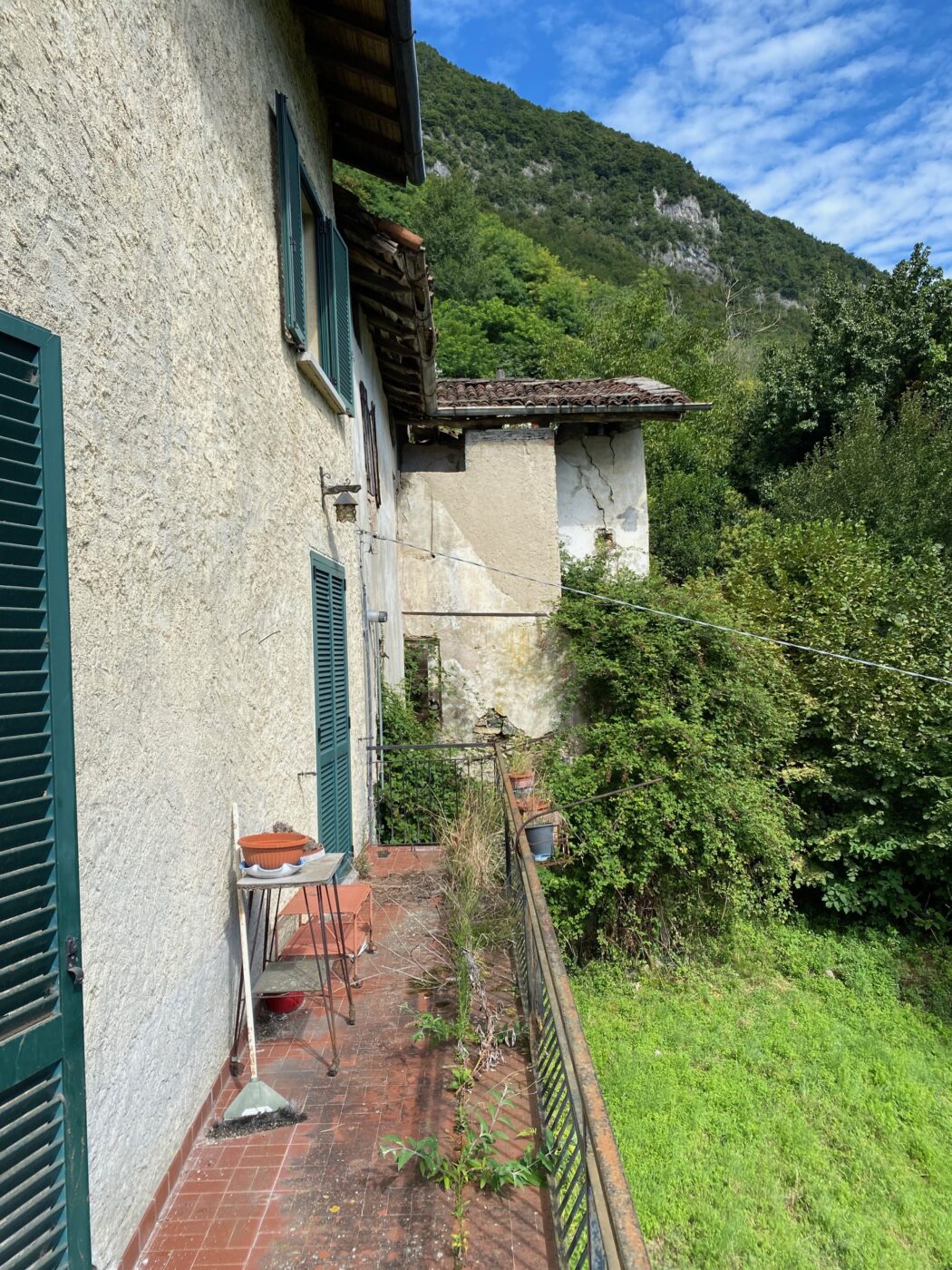 Oliveto Lario, Limonta hamlet – spacious rustic property with lake view