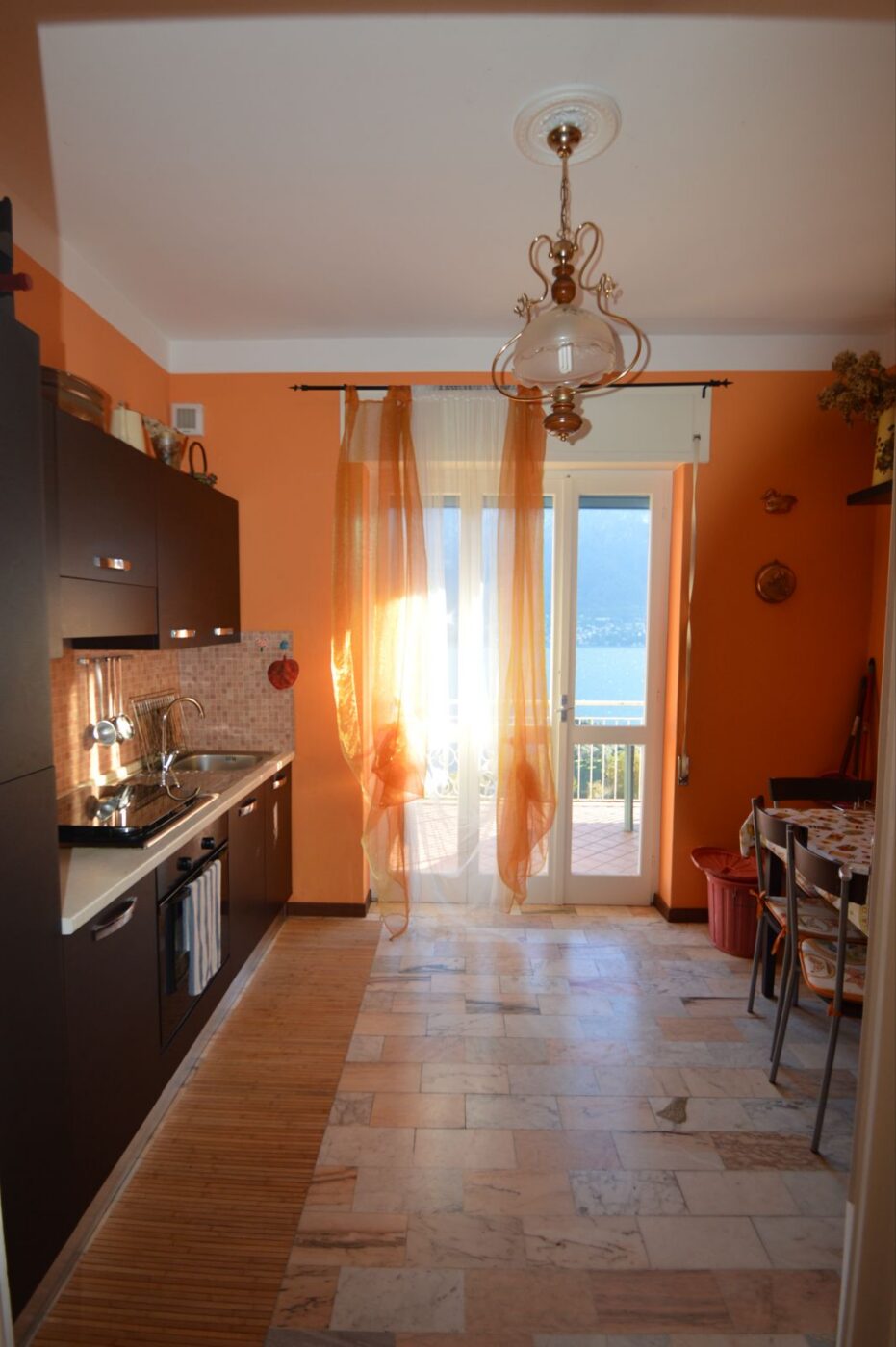Limonta, apartment with terrace and magnificent lake view