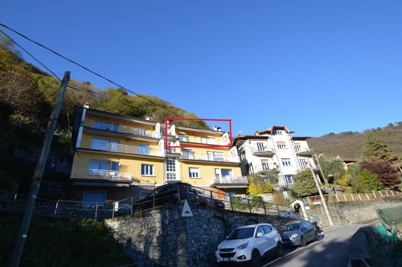 Limonta, apartment with terrace and magnificent lake view