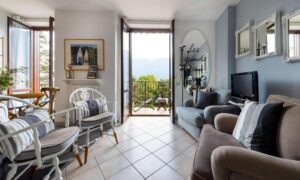 Elegant Lake-View Apartment in Villa Carla, Limonta