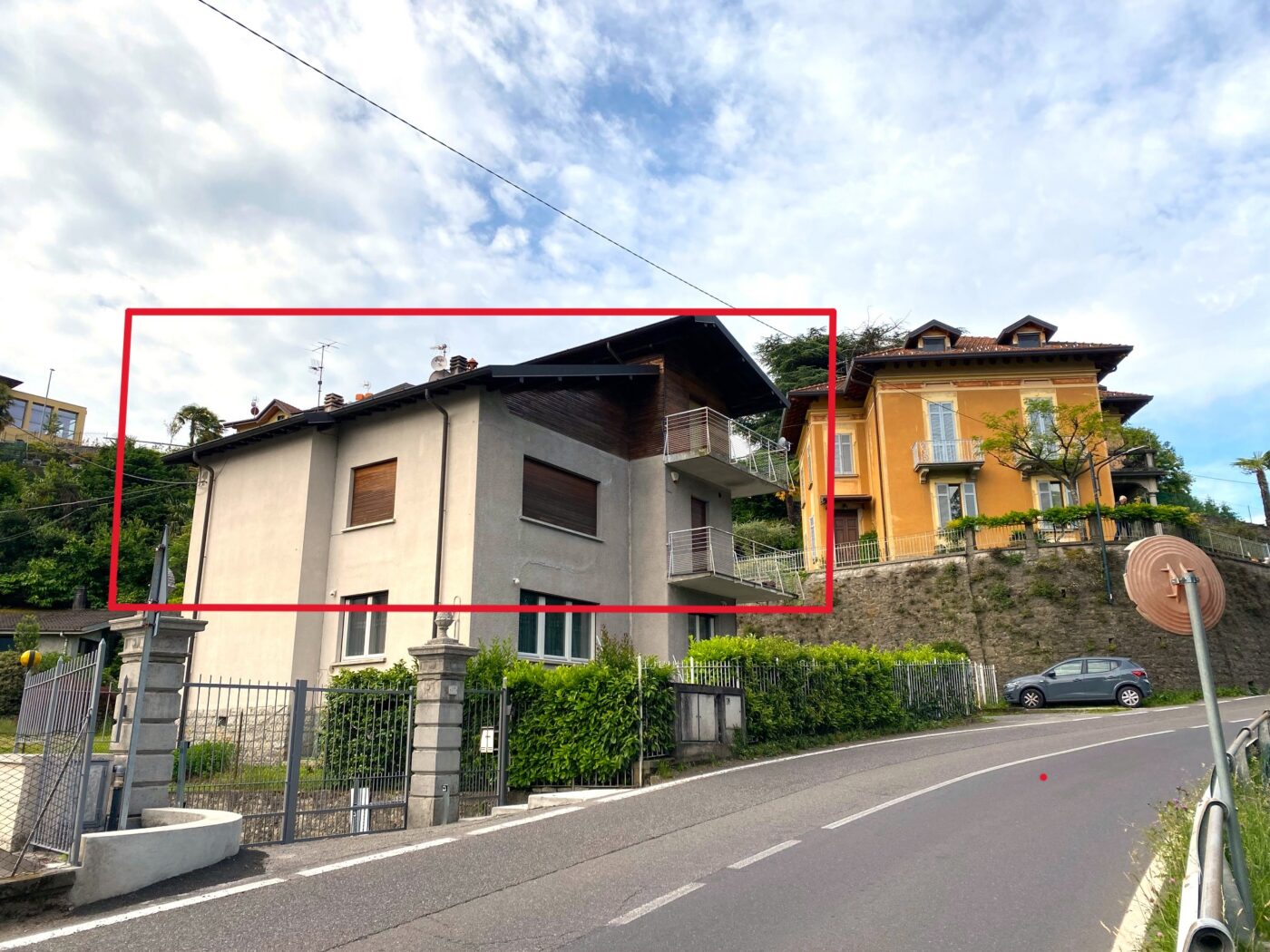 Bellagio, spacious apartment with private garden and two parking spaces