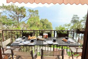 Elegant Lake-View Apartment in Villa Carla, Limonta