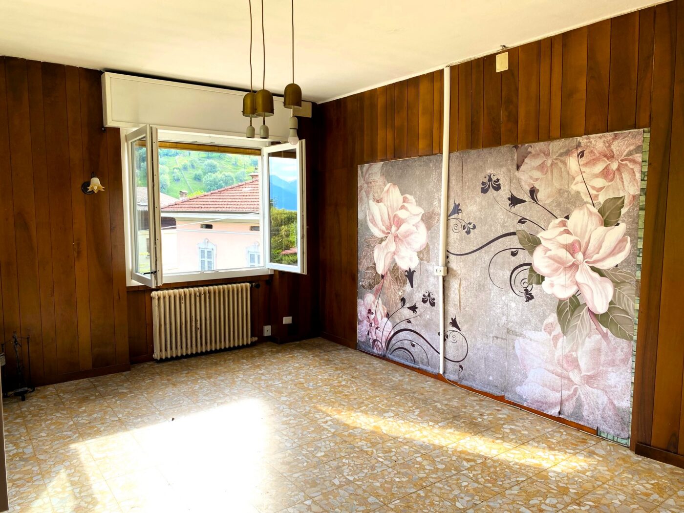 Bellagio, spacious apartment with private garden and two parking spaces
