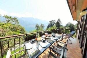 Elegant Lake-View Apartment in Villa Carla, Limonta