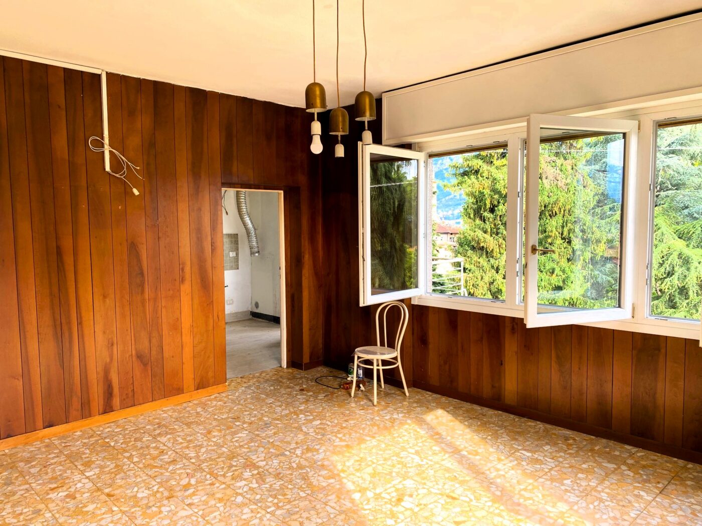Bellagio, spacious apartment with private garden and two parking spaces