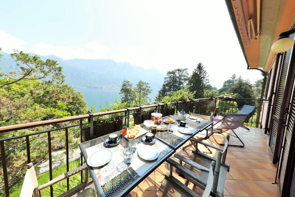 Elegant Lake-View Apartment in Villa Carla, Limonta