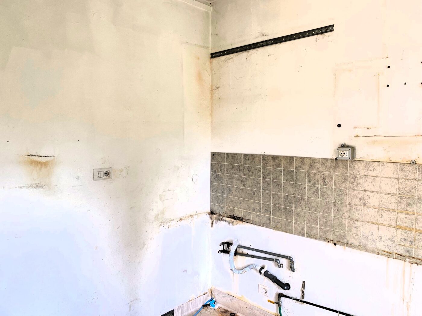 Bellagio, spacious apartment with private garden and two parking spaces