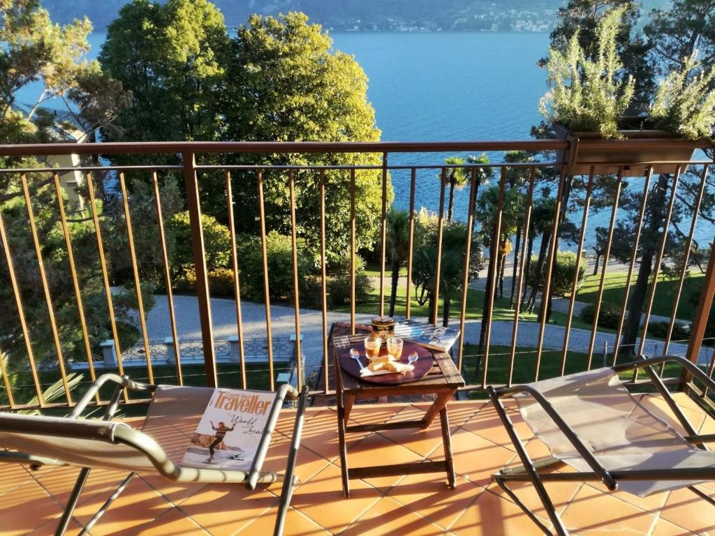Elegant Lake-View Apartment in Villa Carla, Limonta