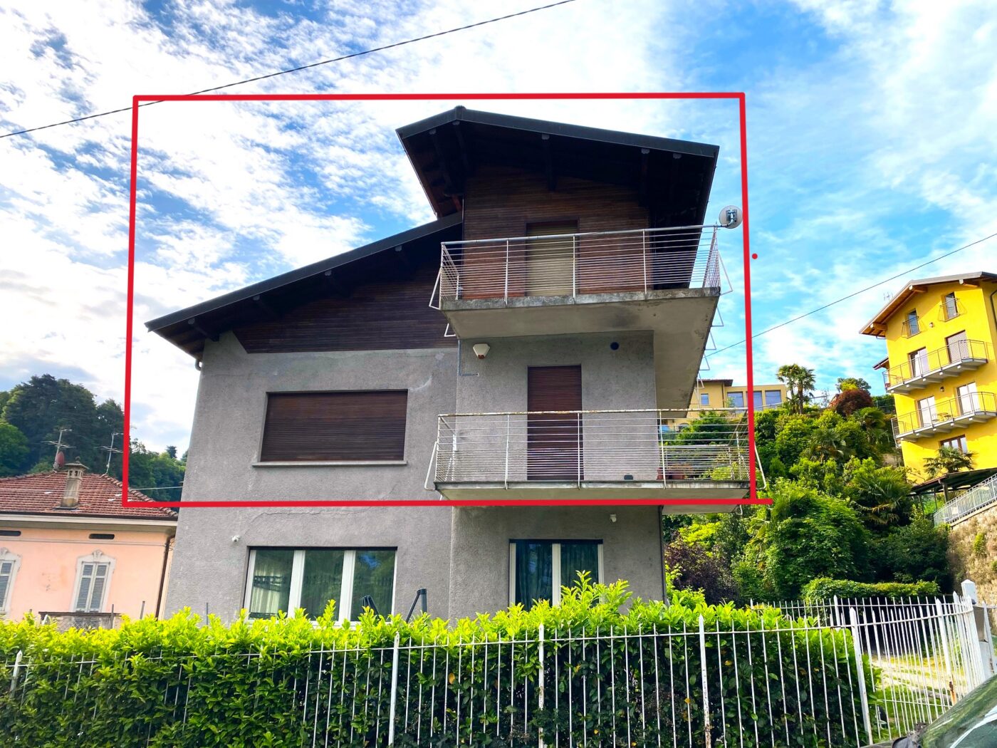 Bellagio, spacious apartment with private garden and two parking spaces