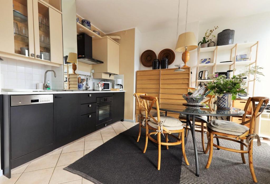 Elegant Lake-View Apartment in Villa Carla, Limonta