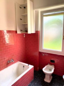 Bellagio, spacious apartment with private garden and two parking spaces