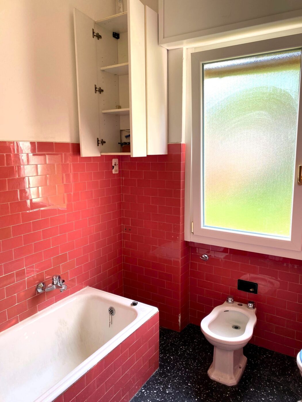 Bellagio, spacious apartment with private garden and two parking spaces