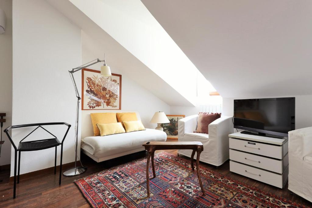 Elegant Lake-View Apartment in Villa Carla, Limonta