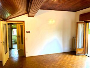Bellagio, spacious apartment with private garden and two parking spaces