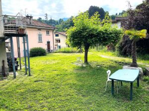 Bellagio, spacious apartment with private garden and two parking spaces