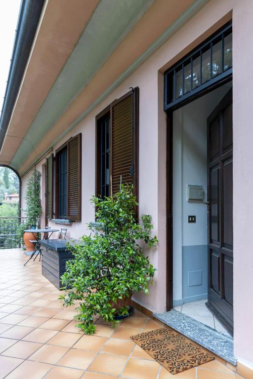 Elegant Lake-View Apartment in Villa Carla, Limonta