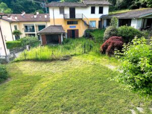 Bellagio, spacious apartment with private garden and two parking spaces