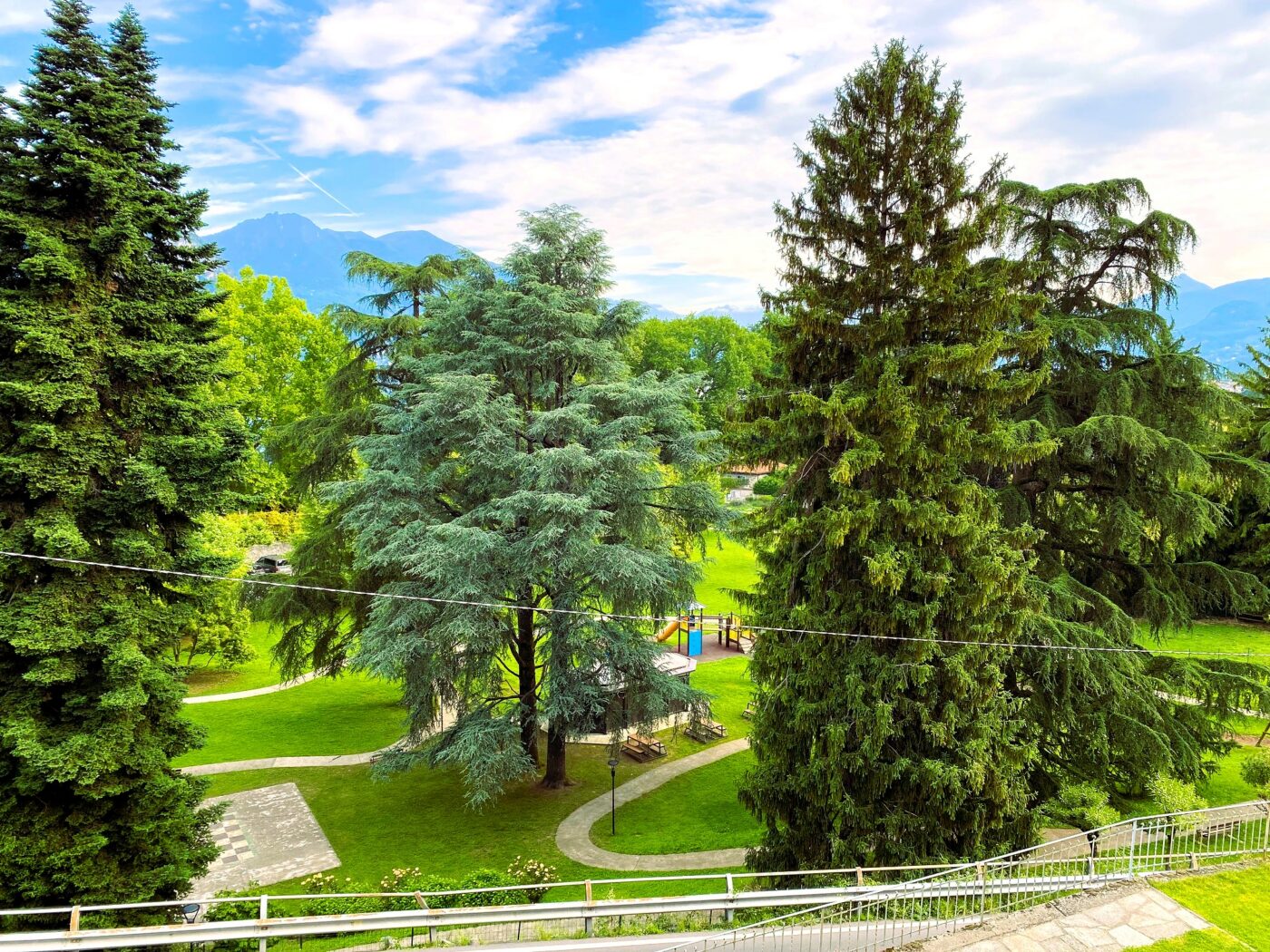 Bellagio, spacious apartment with private garden and two parking spaces