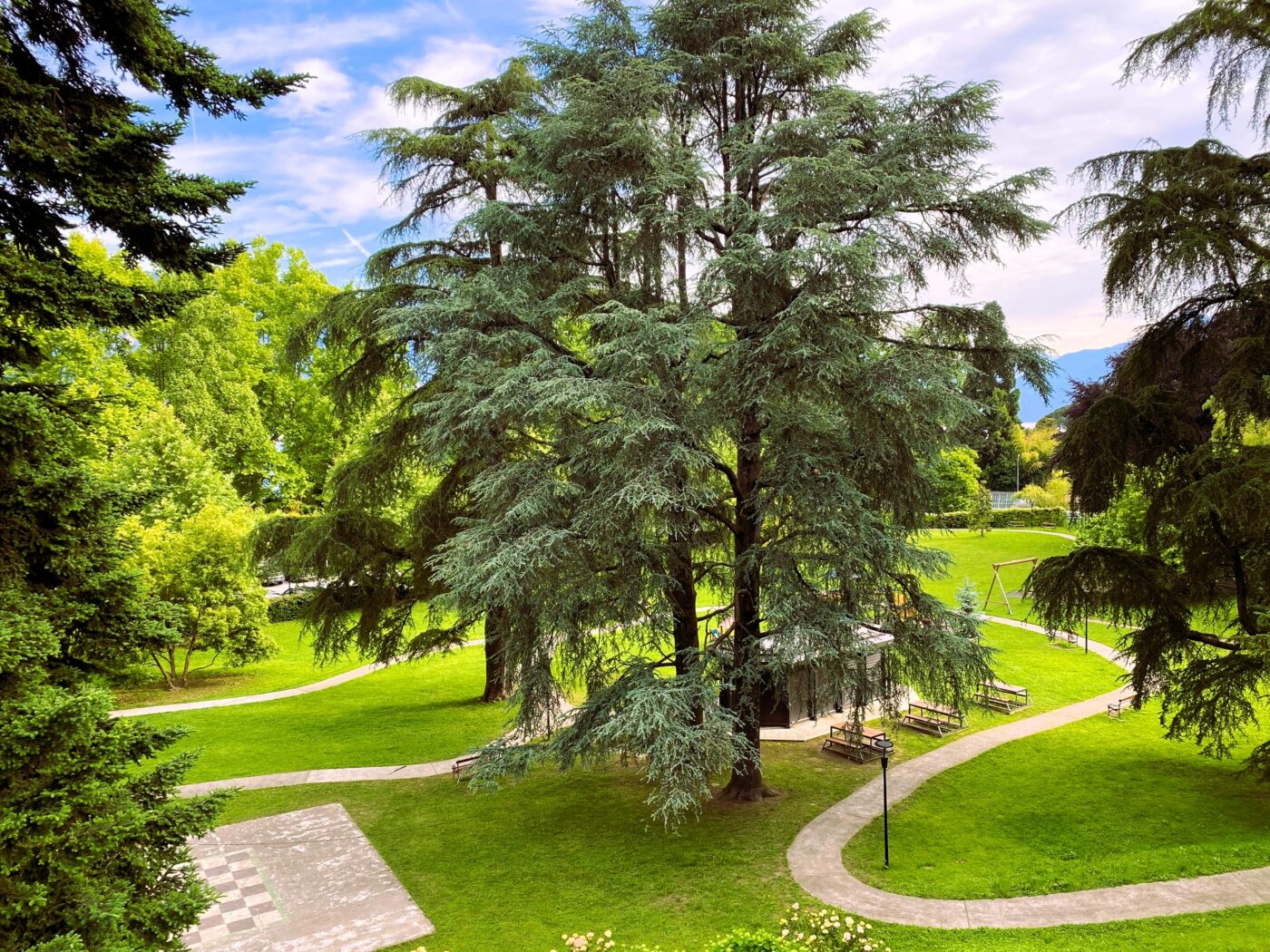 Bellagio, spacious apartment with private garden and two parking spaces