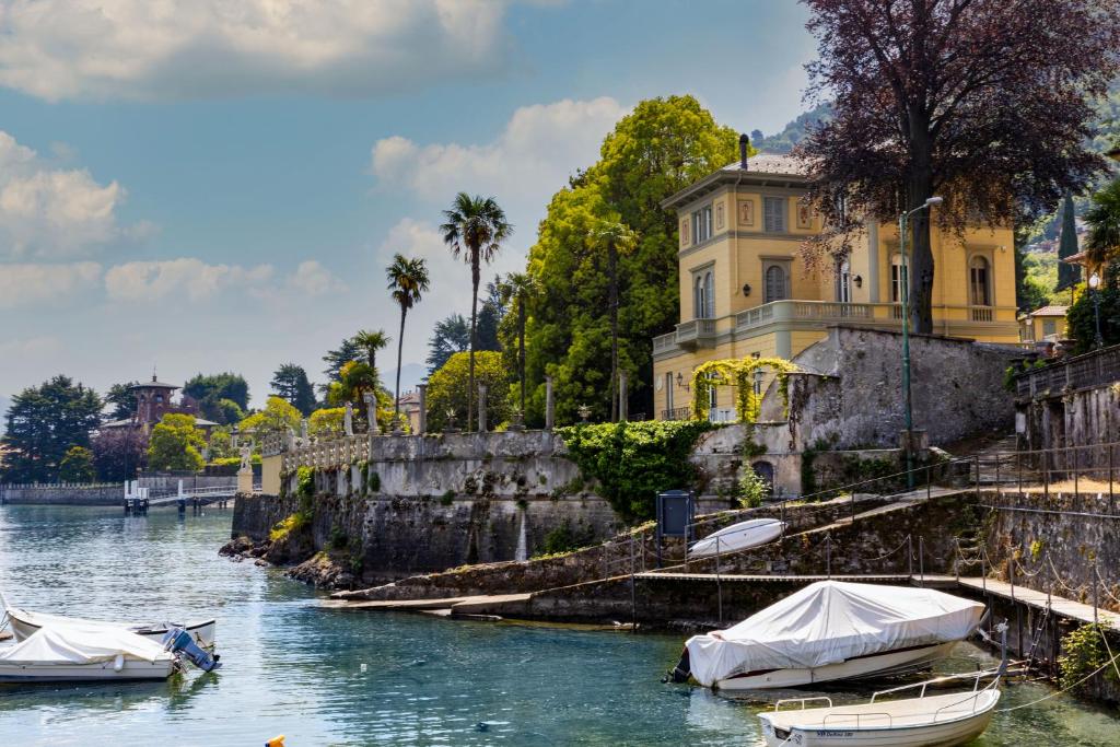 Elegant Lake-View Apartment in Villa Carla, Limonta