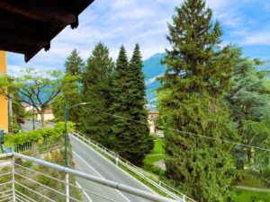 Bellagio, spacious apartment with private garden and two parking spaces