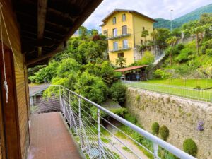 Bellagio, spacious apartment with private garden and two parking spaces