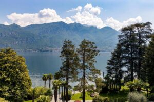Elegant Lake-View Apartment in Villa Carla, Limonta
