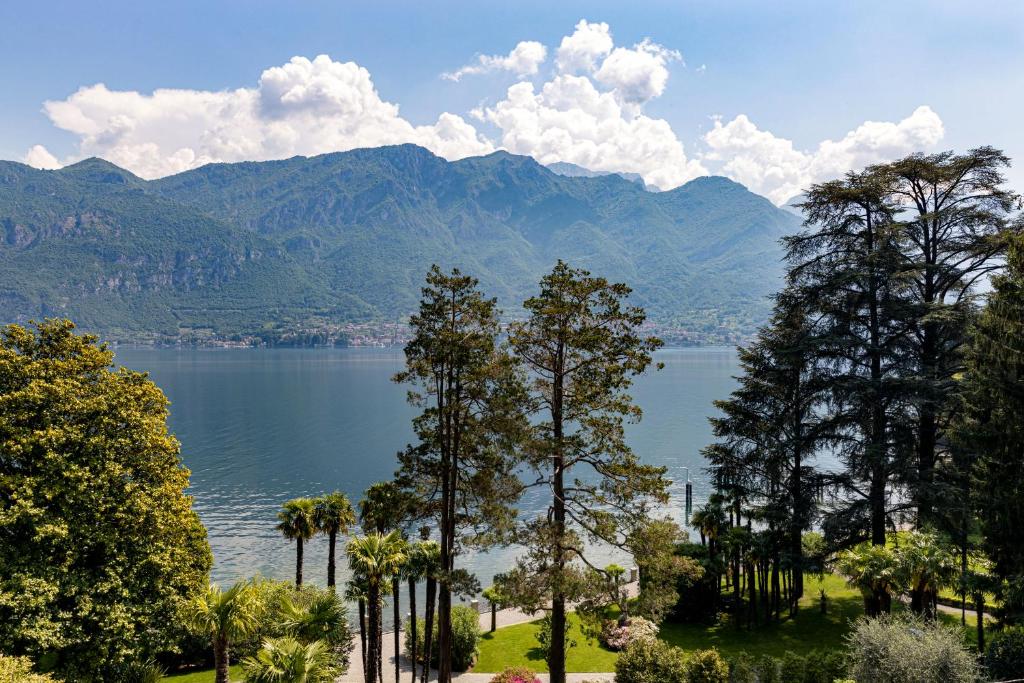 Elegant Lake-View Apartment in Villa Carla, Limonta