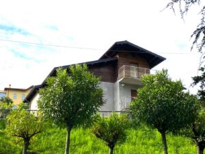 Bellagio, spacious apartment with private garden and two parking spaces