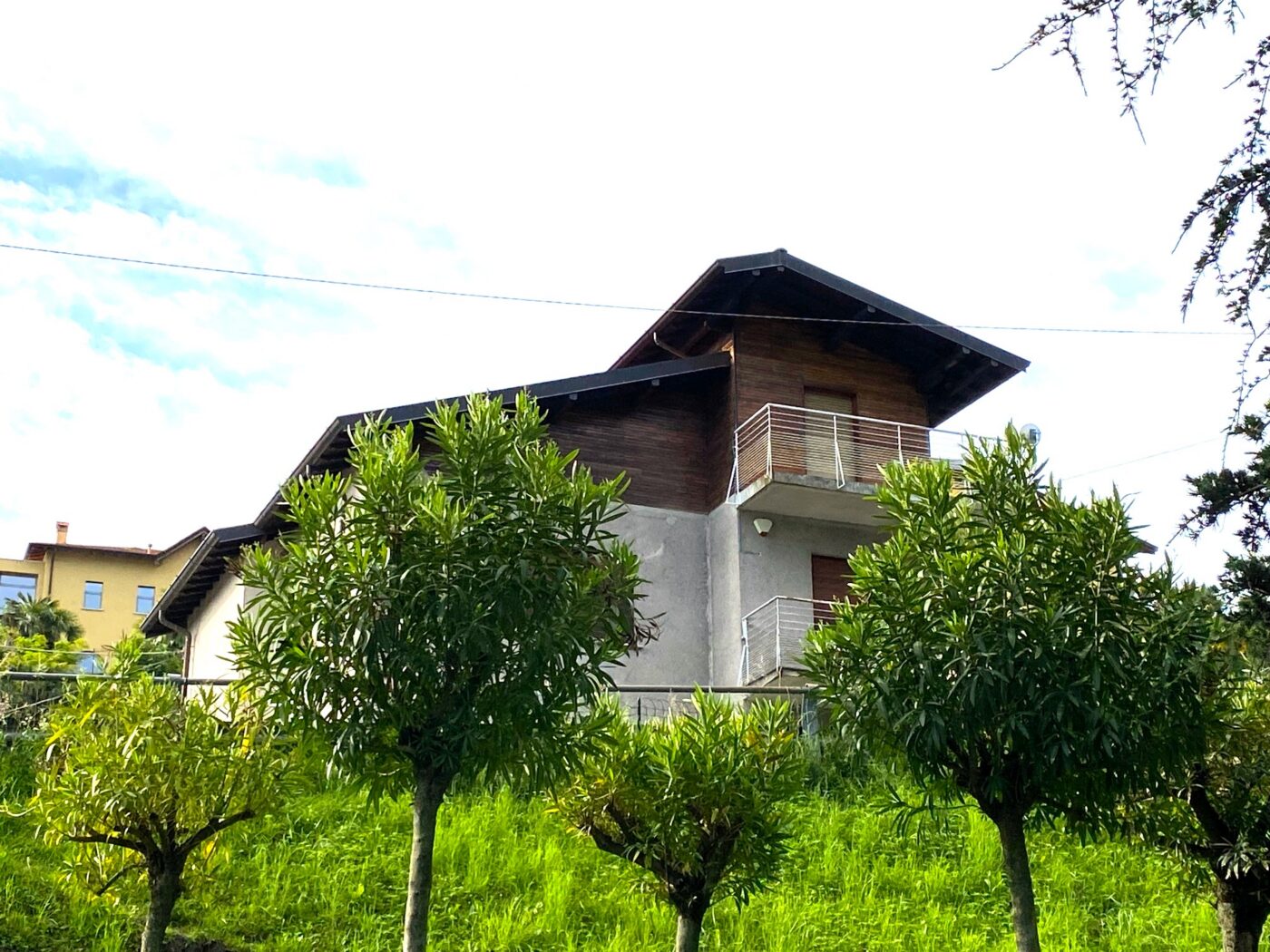 Bellagio, spacious apartment with private garden and two parking spaces