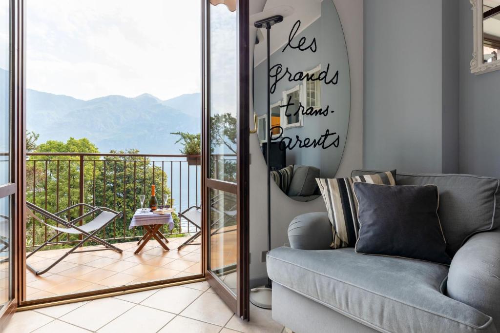 Elegant Lake-View Apartment in Villa Carla, Limonta