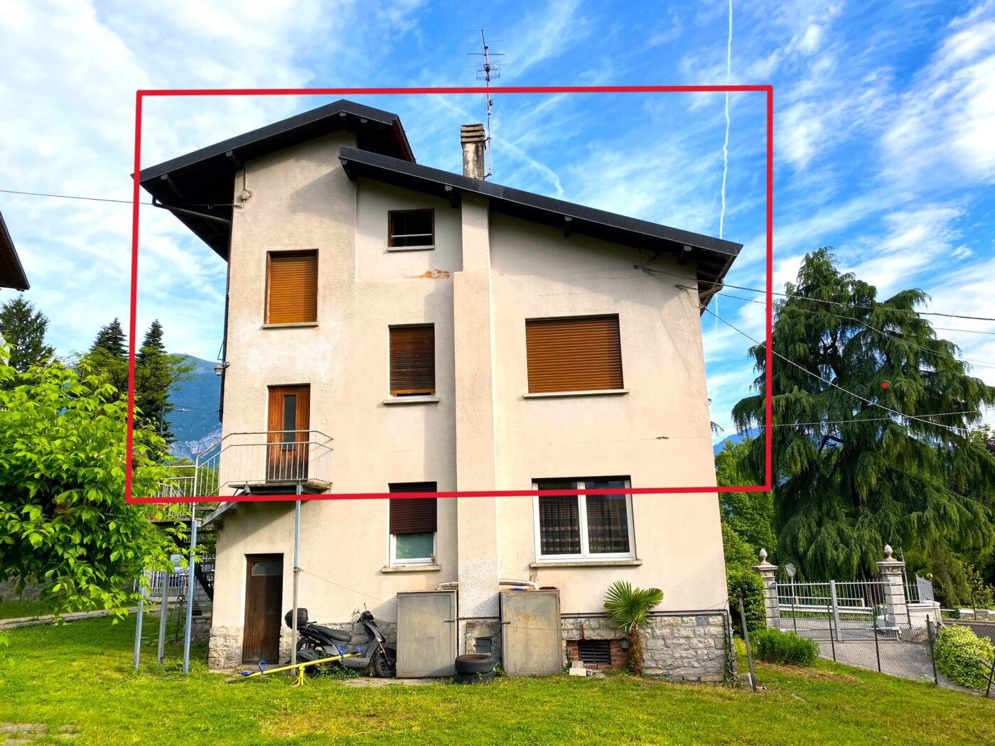 Bellagio, spacious apartment with private garden and two parking spaces