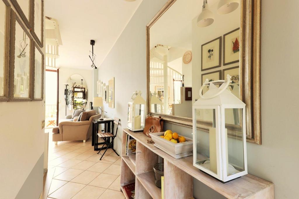 Elegant Lake-View Apartment in Villa Carla, Limonta