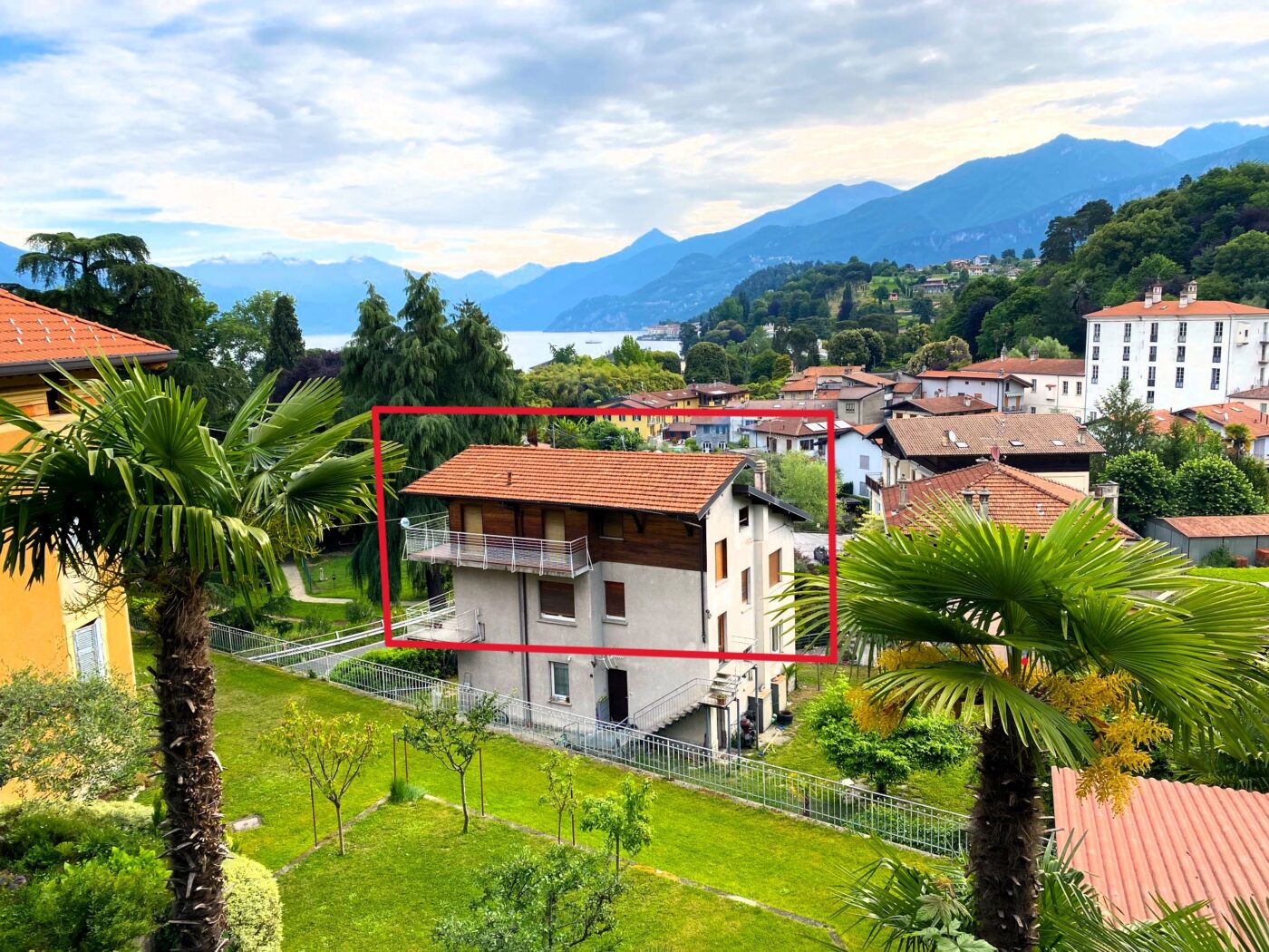 Bellagio, spacious apartment with private garden and two parking spaces