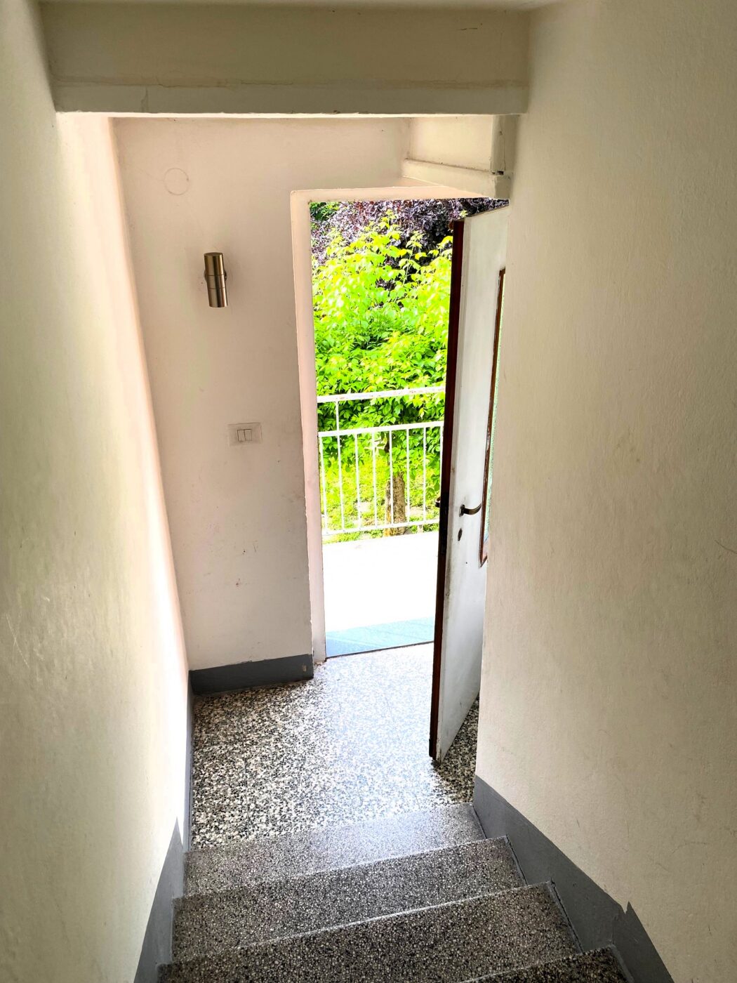 Bellagio, spacious apartment with private garden and two parking spaces
