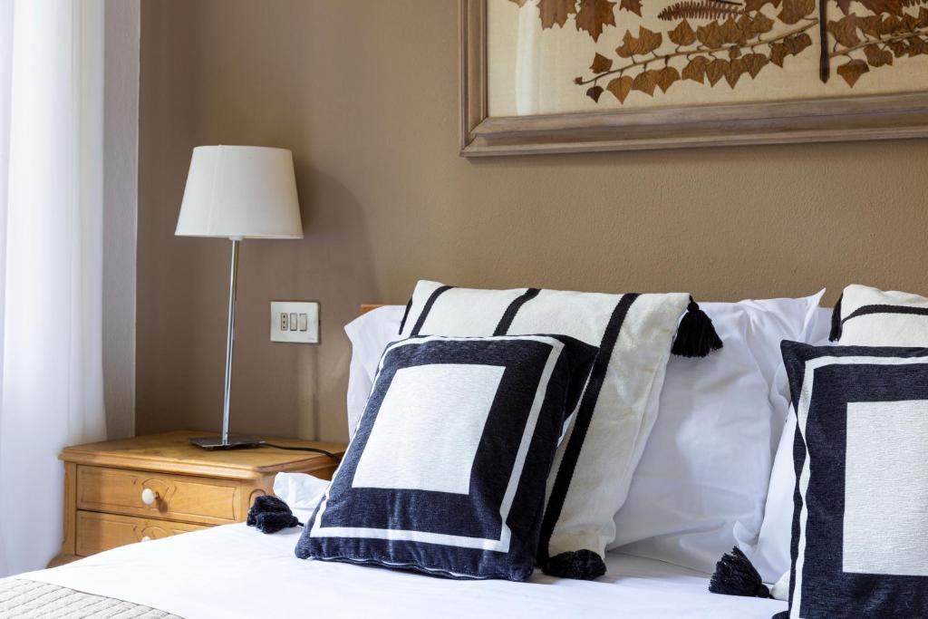 Elegant Lake-View Apartment in Villa Carla, Limonta