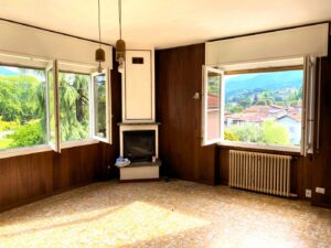 Bellagio, spacious apartment with private garden and two parking spaces